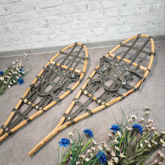 Schneeschuhe groß Rattan Holzrahmen olivgrün Outdoor Vintage Schneeschuh Trekking Winterausrüstung Deko Chalet Alpenstil