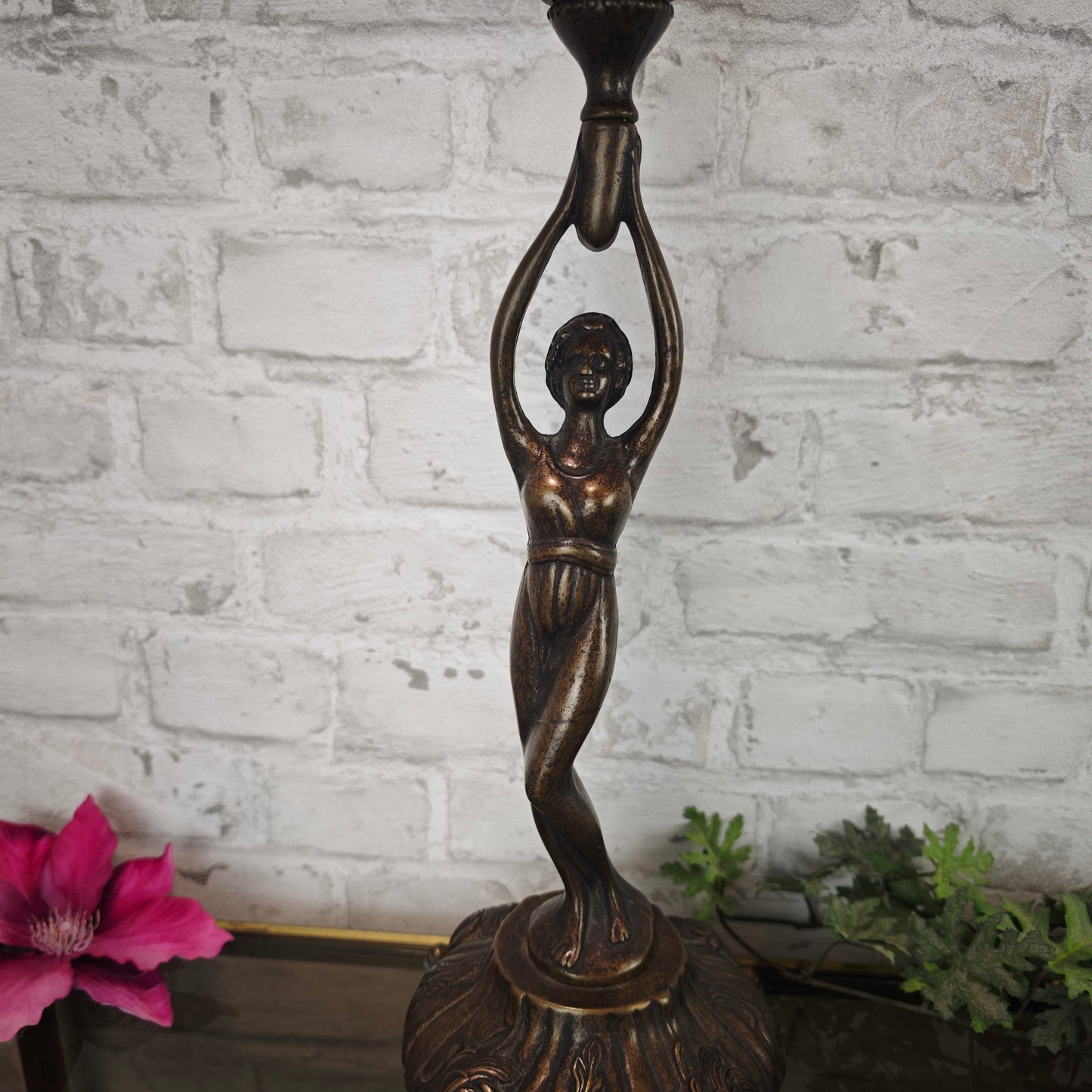 Petroleumlampe Bronze Figur Jugendstil Frau trägt Fackel Schale Royal Zanzara B.V.