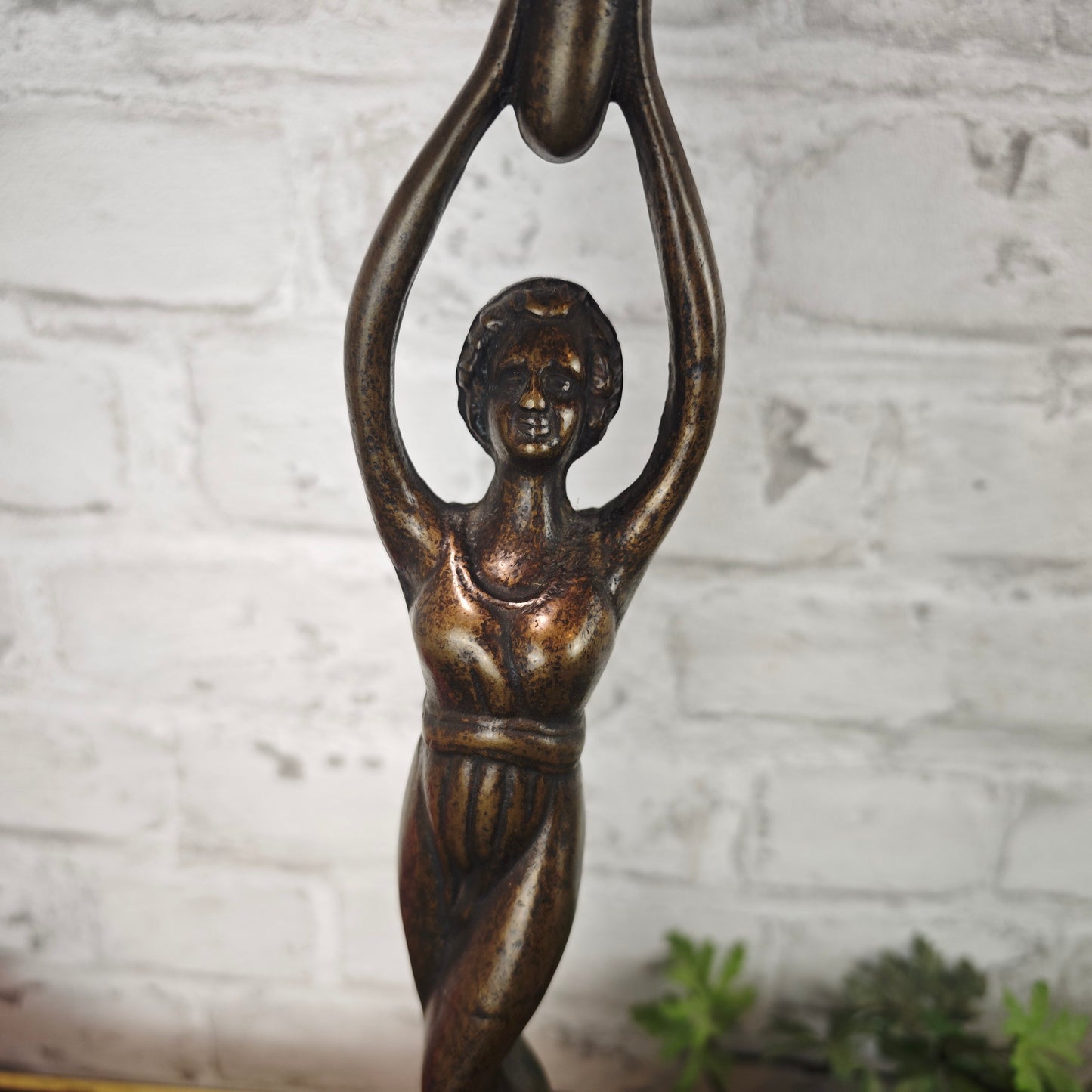 Petroleumlampe Bronze Figur Jugendstil Frau trägt Fackel Schale Royal Zanzara B.V.