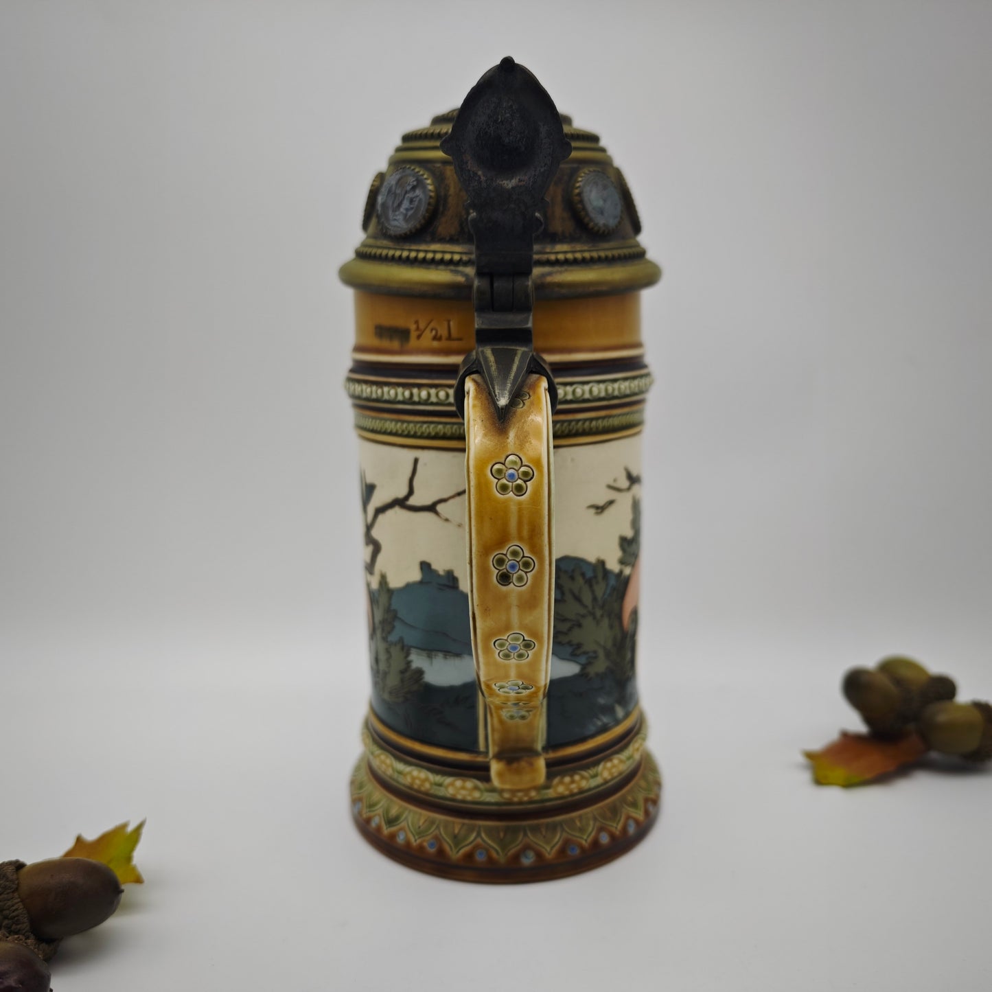 Villeroy & Boch Mettlach Bierkrug 1396 Bacchusmotiv Putti Jugendstil Keramik Reliefkrug Bierstein