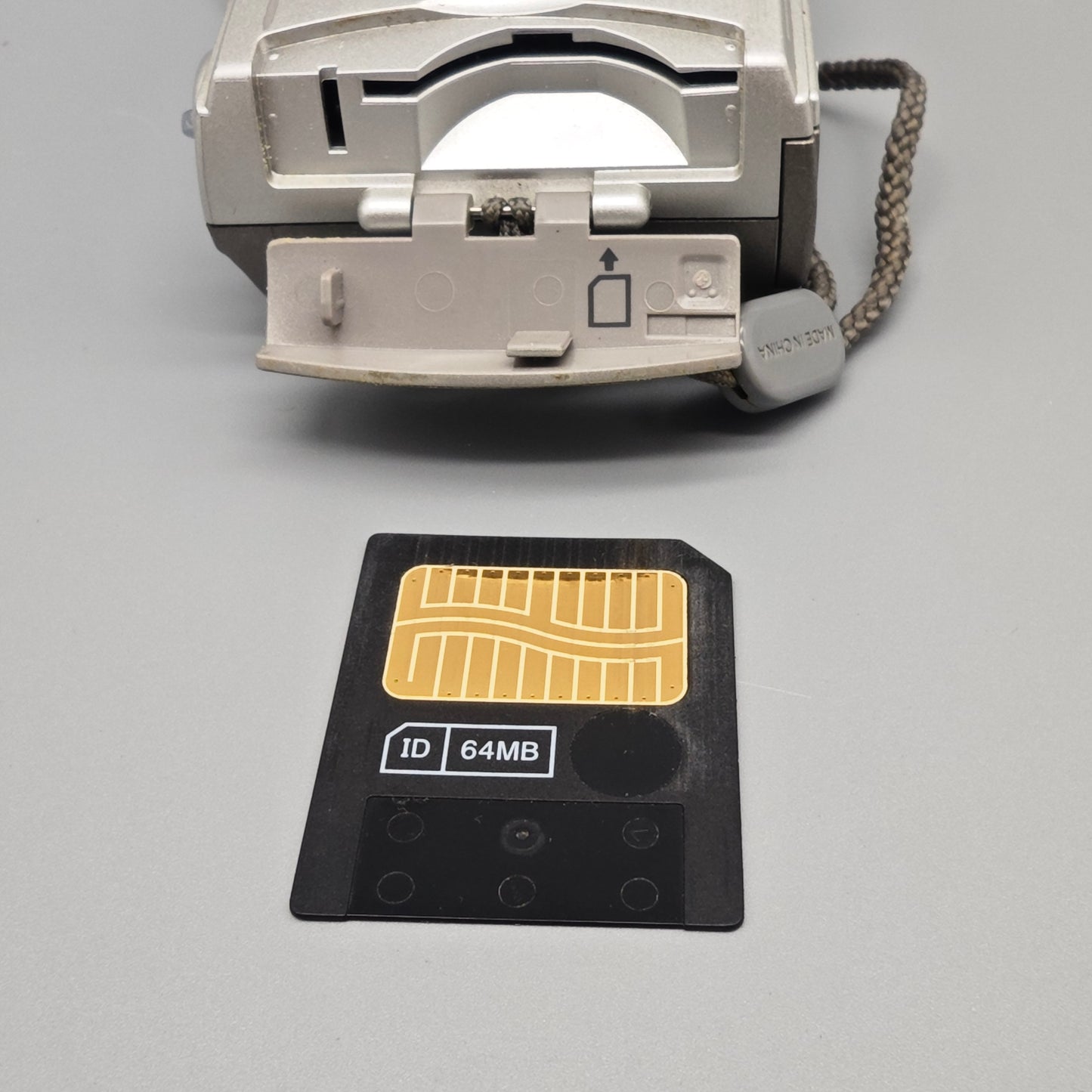 Olympus C 300 Zoom Digital Kamera Silber 3 MP Vintage Digicam mit Tasche und SmartMedia Karten