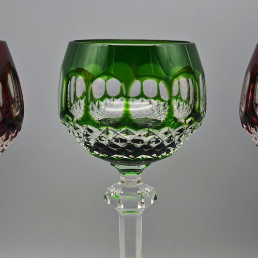 Bleikristall Weingläser Barthmann Cristall mit rotem und grünem Farbüberfang und Schliffdekor Midcentury Kristallgläser aus Westdeutschland
