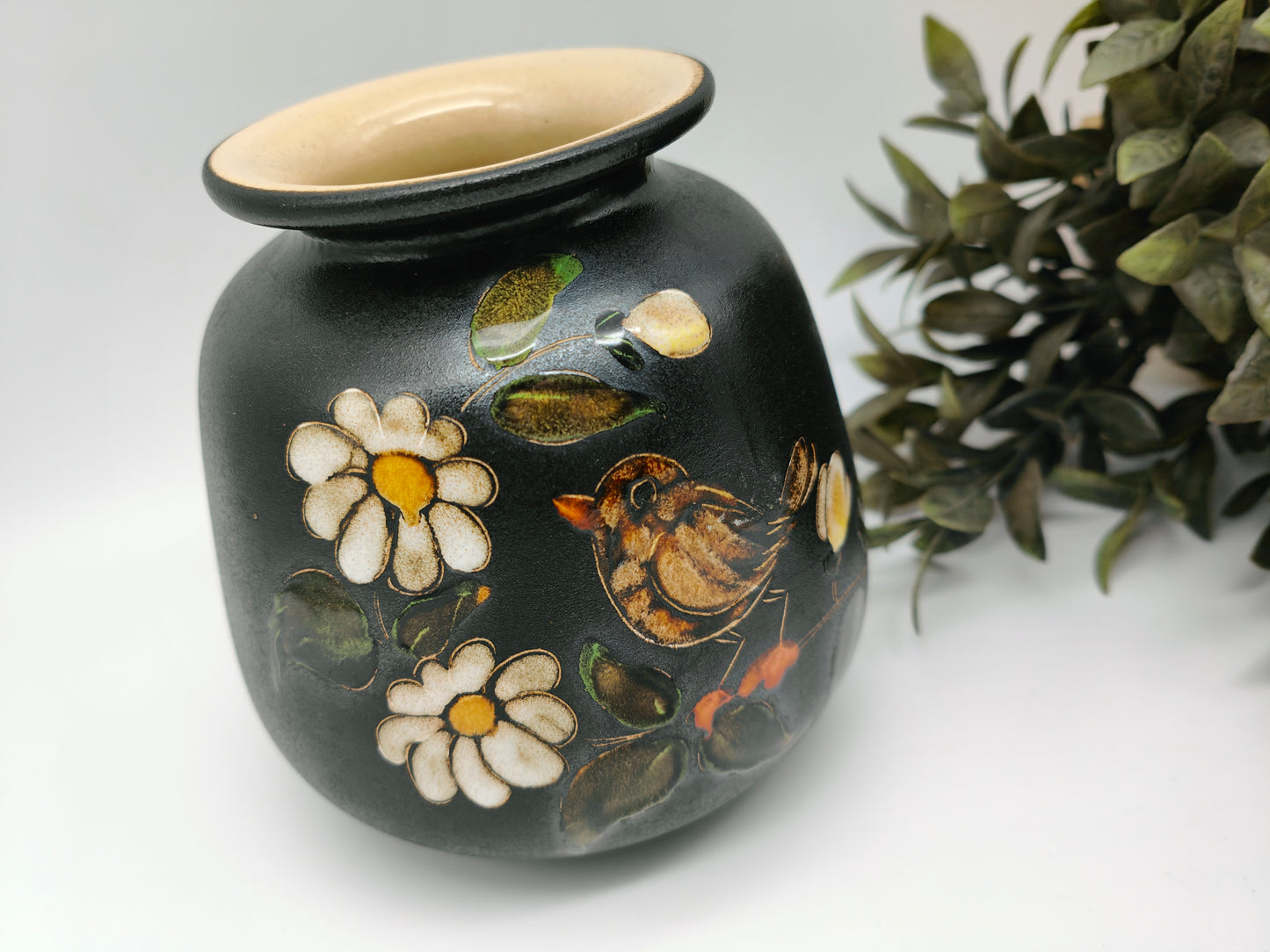 Vase en poterie ouest-allemande, oiseau noir mat avec fleurs, glaçure brillante 307/15, vintage, style cottagecore, milieu du siècle, bohème, scandinave, hygge, années 60