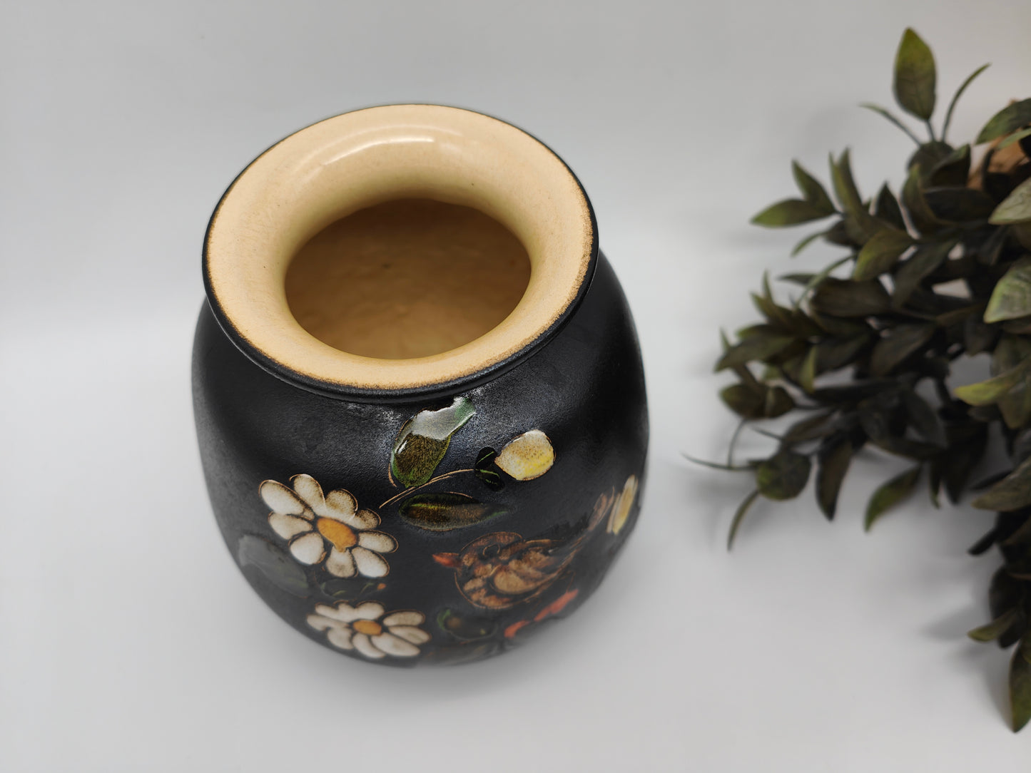 Vase en poterie ouest-allemande, oiseau noir mat avec fleurs, glaçure brillante 307/15, vintage, style cottagecore, milieu du siècle, bohème, scandinave, hygge, années 60