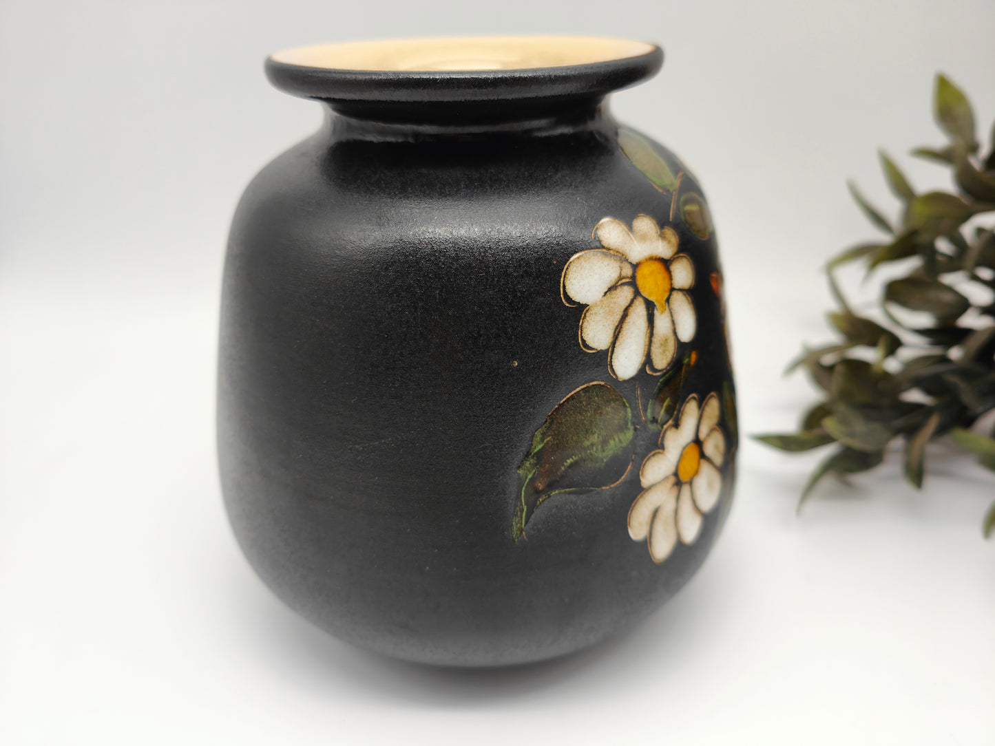 Vase en poterie ouest-allemande, oiseau noir mat avec fleurs, glaçure brillante 307/15, vintage, style cottagecore, milieu du siècle, bohème, scandinave, hygge, années 60