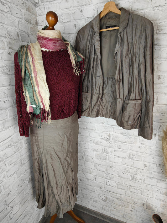 4-piece outfit set skirt and blazer in crash look by Betty Barclay & silk scarf Gudrun Grenz & top Esprit lace autumn colors khaki silver gray shimmer berry business style clothing complete look combination