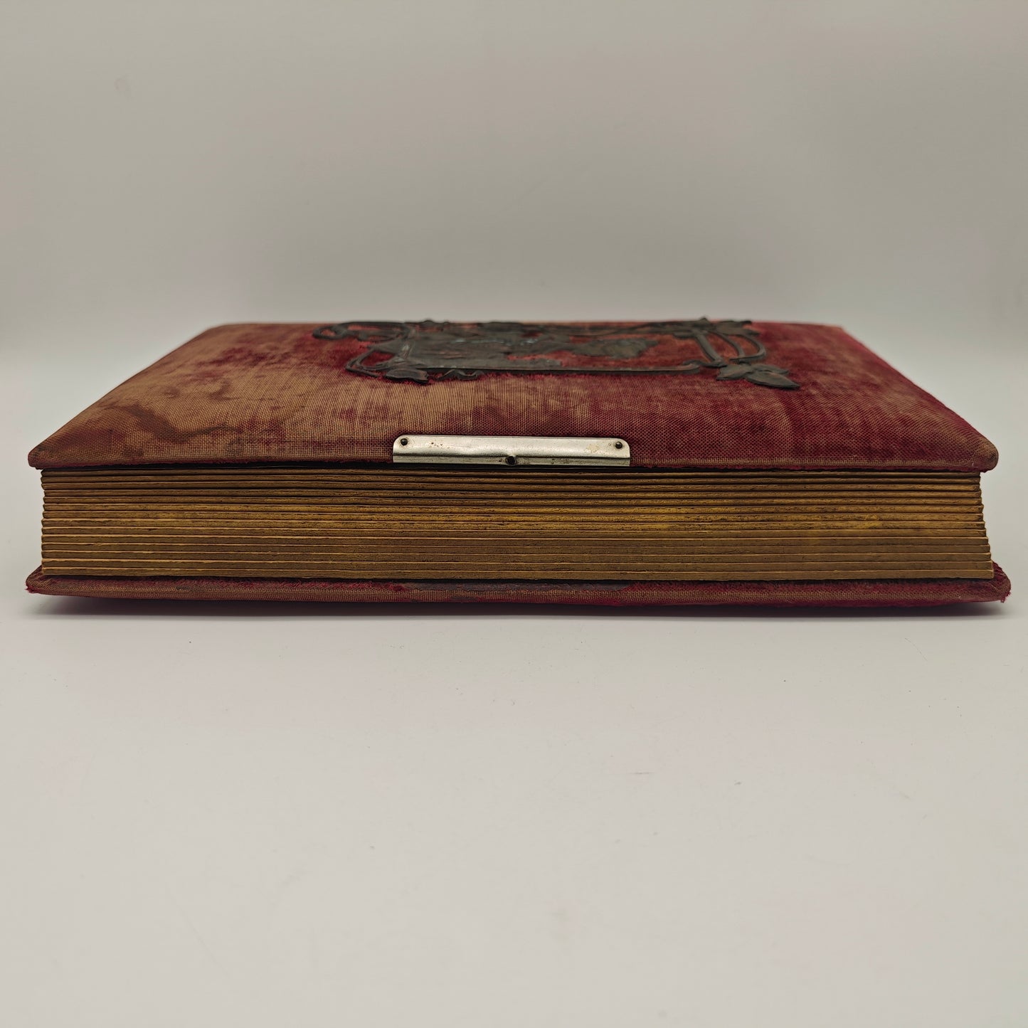 Cabinet photo album Art Nouveau application copper velvet red photos 1900 soldiers wedding civil imperial era gold edge gold edge antique nostalgia