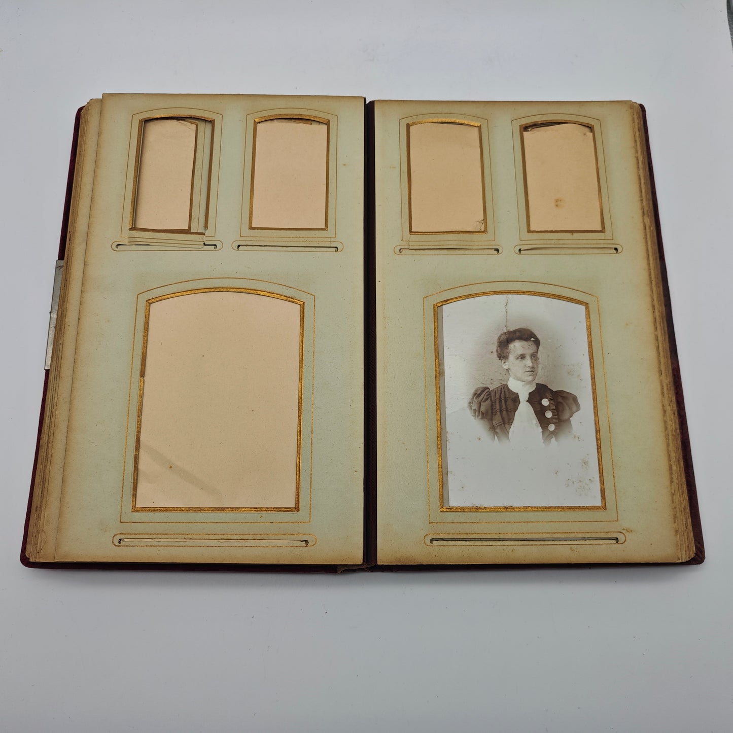 Cabinet photo album Art Nouveau application copper velvet red photos 1900 soldiers wedding civil imperial era gold edge gold edge antique nostalgia