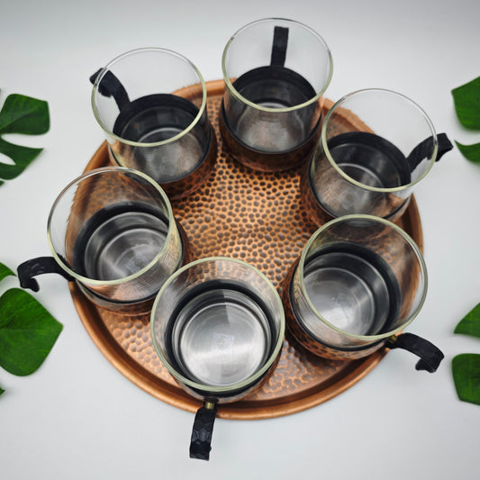 Ensemble de 6 verres à thé avec plateau en cuivre martelé vintage du milieu du siècle, ensemble de verres à thé, plateau de service, page âge
