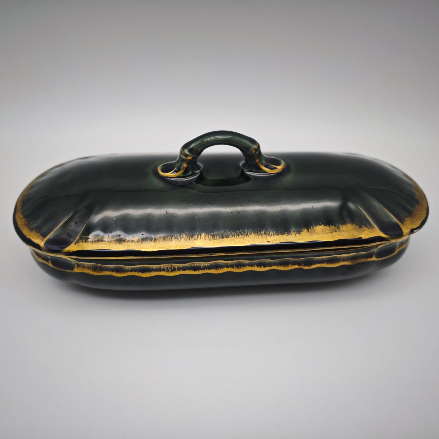 Pot en céramique de Sarreguemines vintage vert doré avec couvercle, pot à poisson, beurrier à harengs, subdivision France 22 cm Art Déco