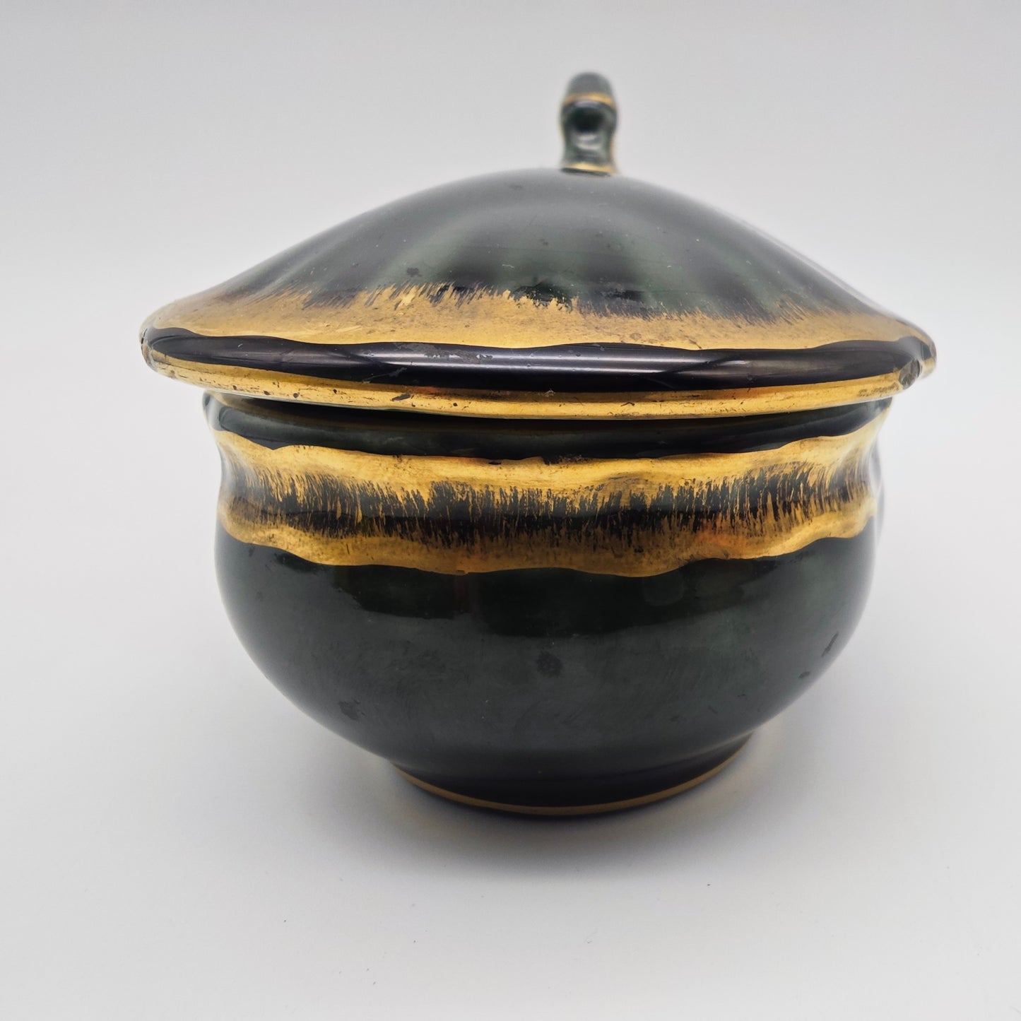 Pot en céramique de Sarreguemines vintage vert doré avec couvercle, pot à poisson, beurrier à harengs, subdivision France 22 cm Art Déco