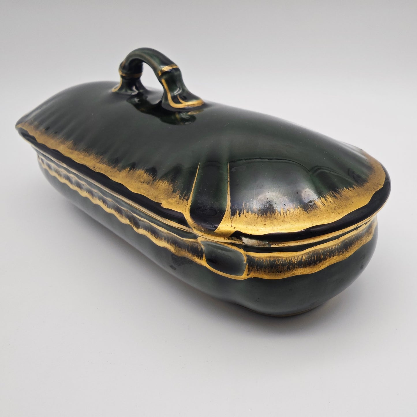 Pot en céramique de Sarreguemines vintage vert doré avec couvercle, pot à poisson, beurrier à harengs, subdivision France 22 cm Art Déco