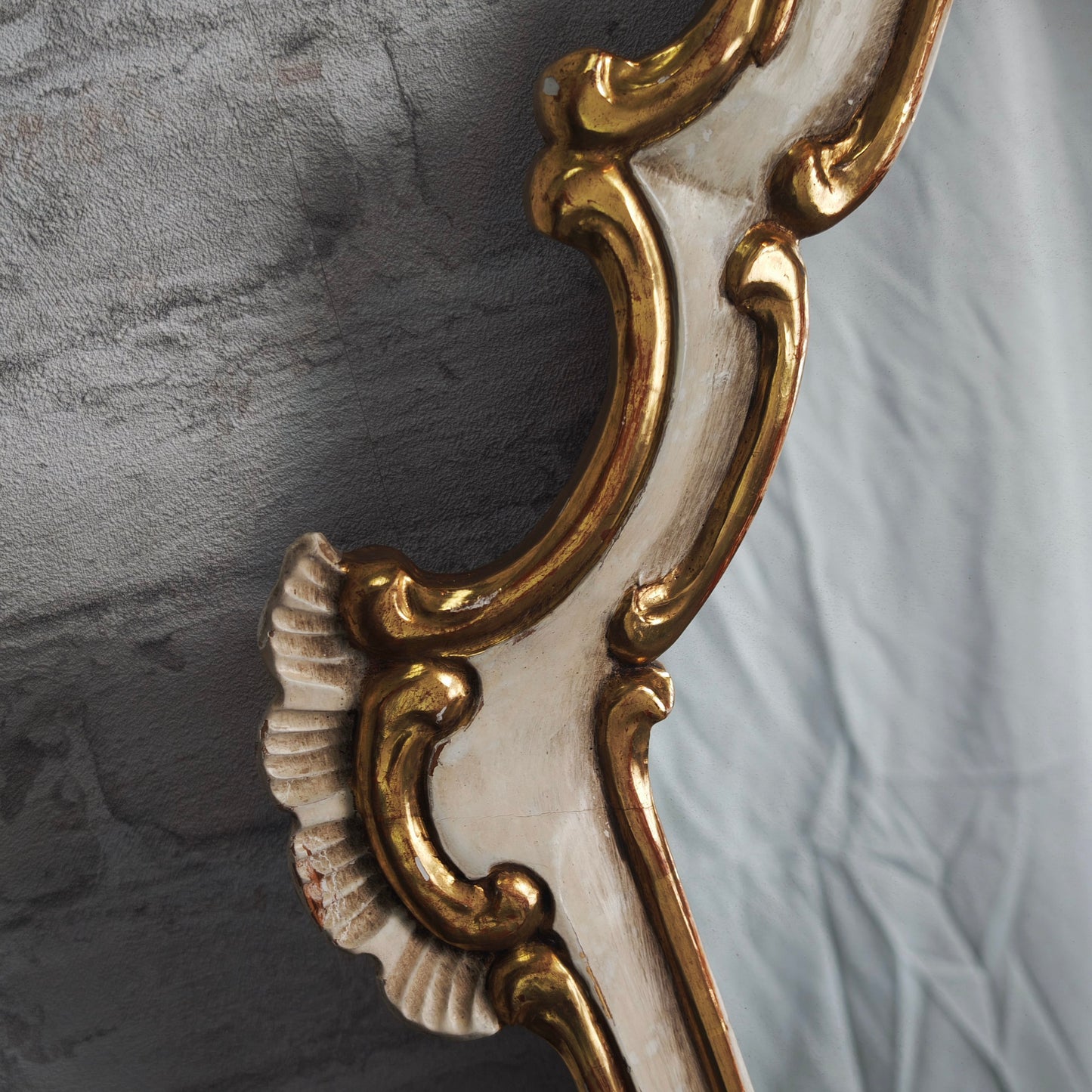 Miroir mural baroque blanc or sculpté roses 89x47 cm style shabby chic rococo vintage
