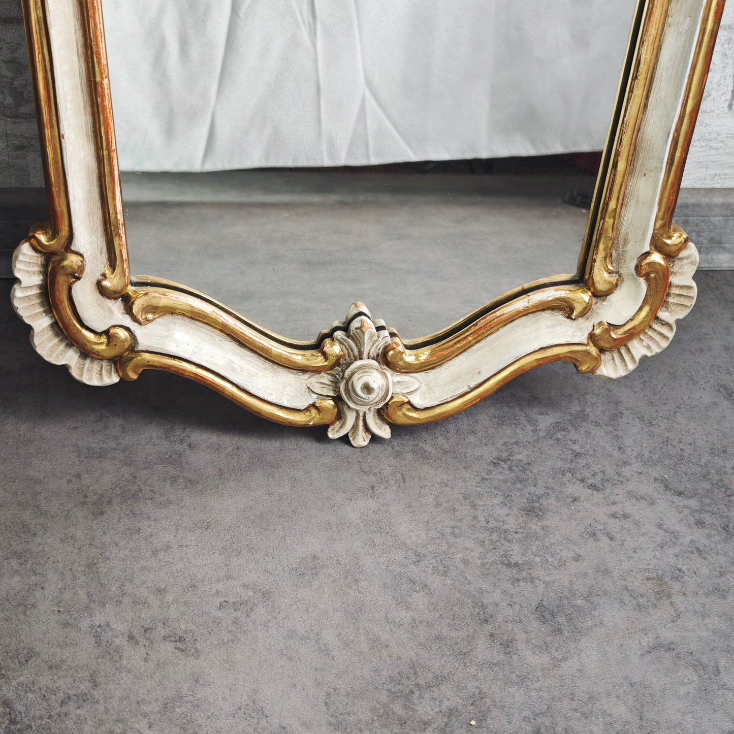 Miroir mural baroque blanc or sculpté roses 89x47 cm style shabby chic rococo vintage
