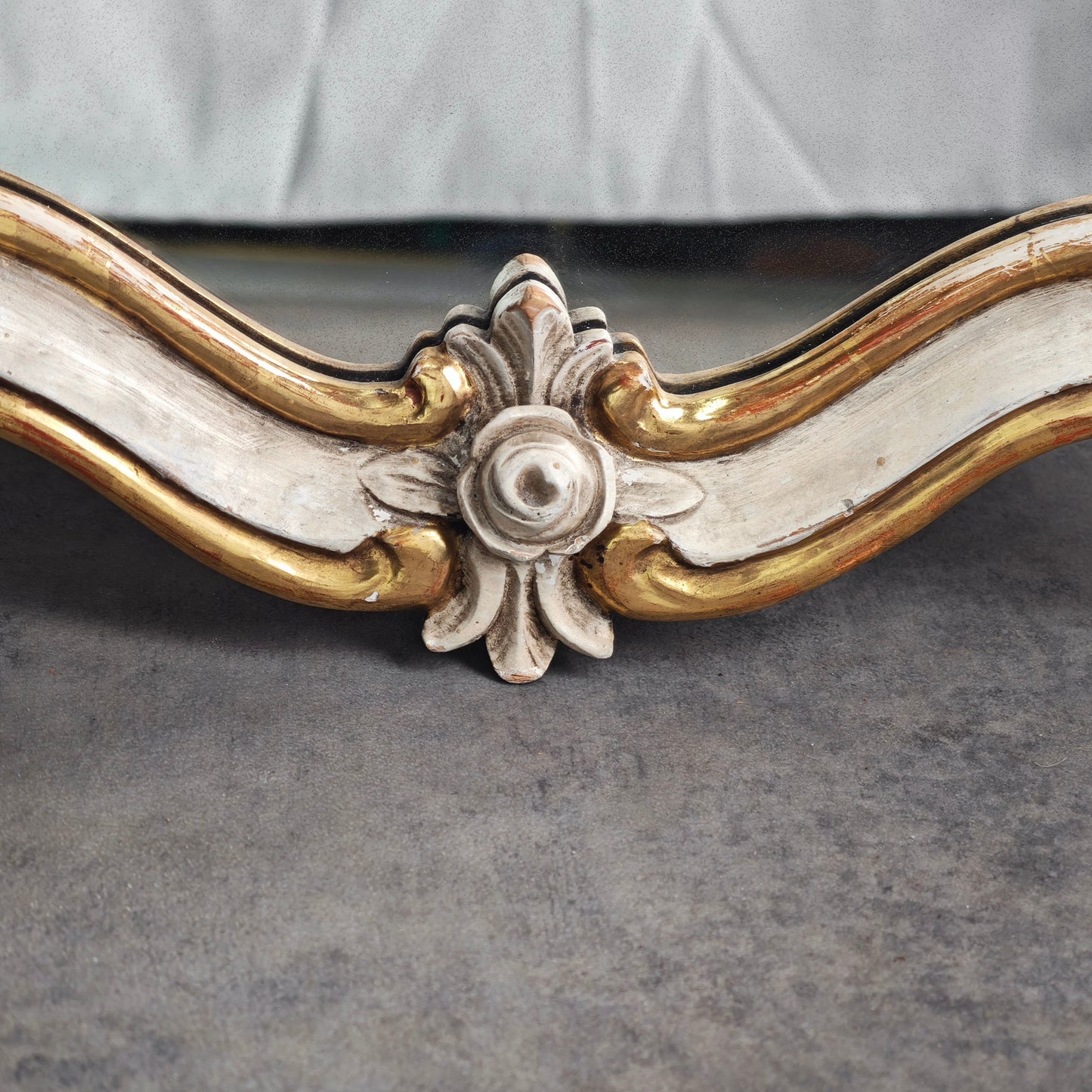 Miroir mural baroque blanc or sculpté roses 89x47 cm style shabby chic rococo vintage