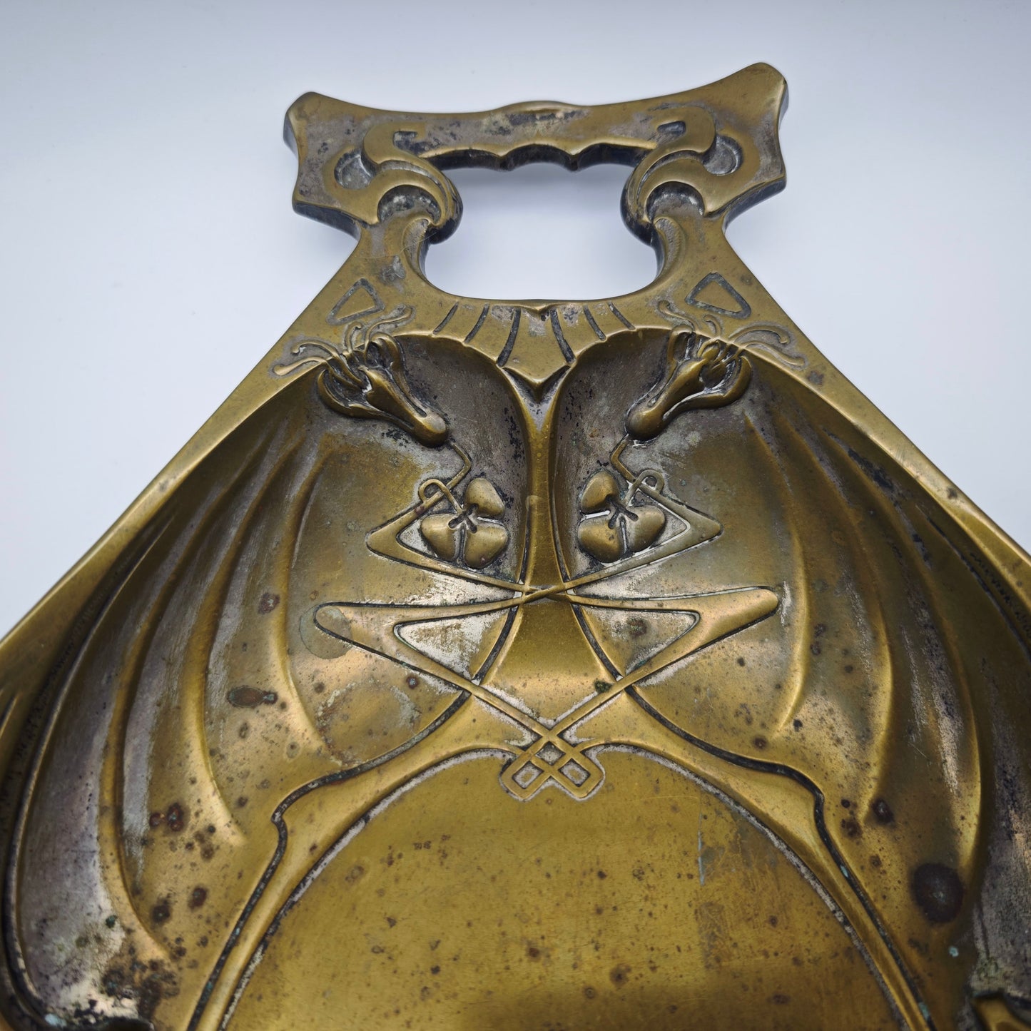 Art Nouveau bowl brass Quist Esslingen tray around 1900 floral lilies flower decoration ornaments breakthrough FWQE fruit bowl key tray