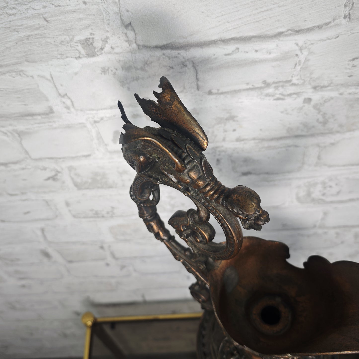 Drachen-Amphore Neorenaissance-Stil 56 cm Gargoyle Metallkanne Bronzeoptik Gothic Steampunk Academia