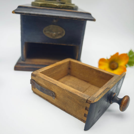 Kaffeemühle Turul antik Holz Messing Handkurbel Vintage Landhaus Deko