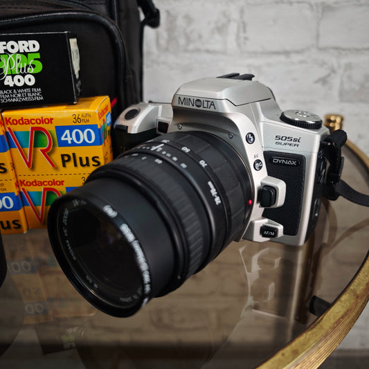 Minolta Dynax 505si Super mit Sigma 28–70mm & 70–210mm APO + 4 Filme Analogkamera Set SLR