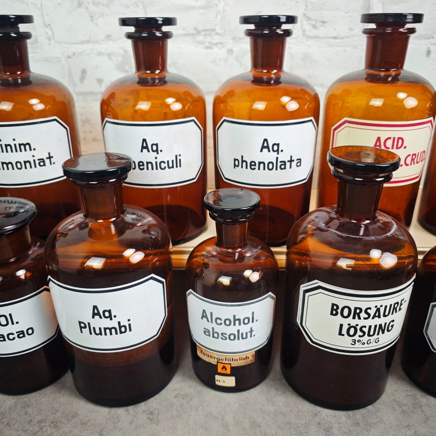 Sélection d'étiquettes émaillées pour flacons d'apothicaire, décoration de laboratoire vintage, flacons de médicaments, récipients de pharmacie, flacons médicinaux, potion, bouteille de sorcière