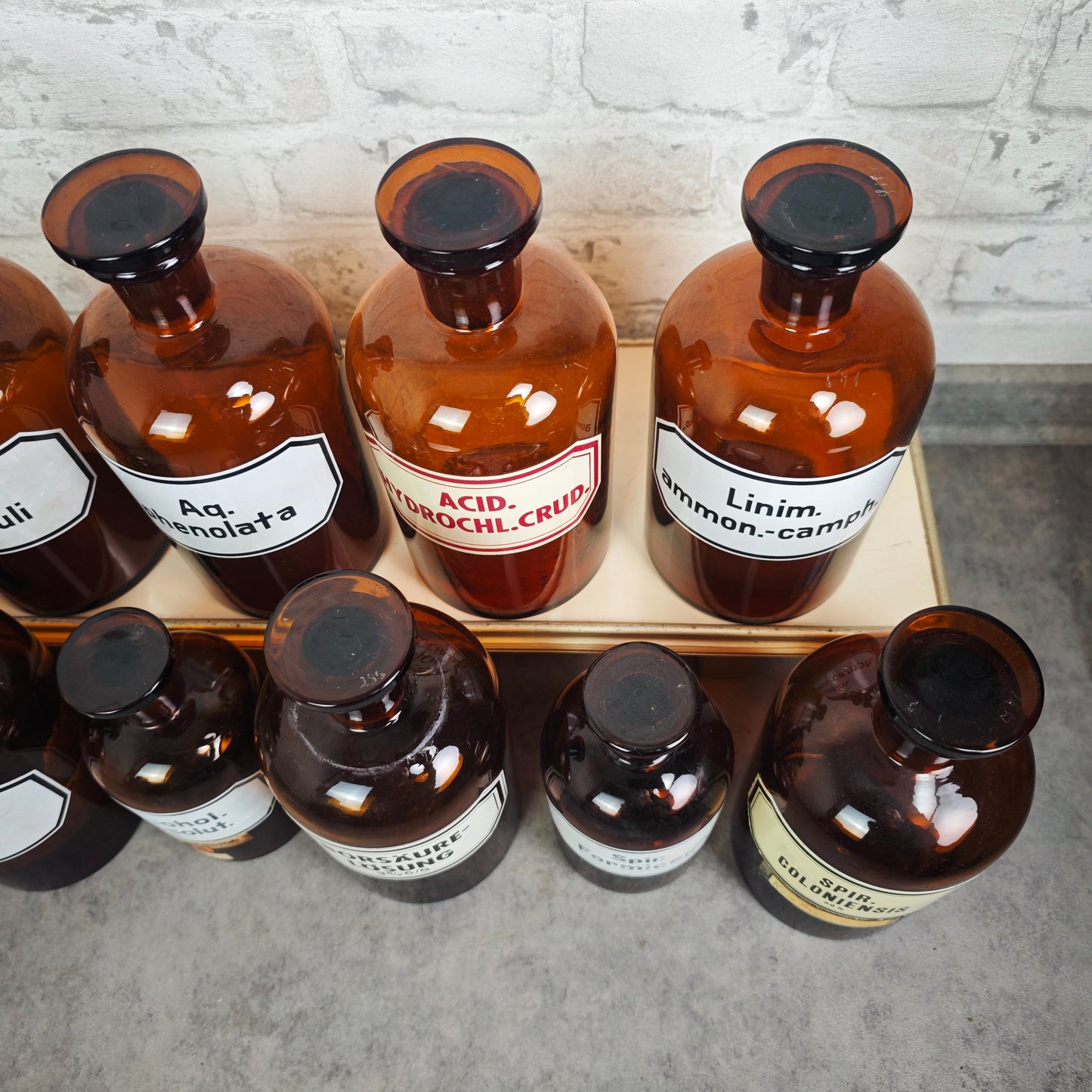 Sélection d'étiquettes émaillées pour flacons d'apothicaire, décoration de laboratoire vintage, flacons de médicaments, récipients de pharmacie, flacons médicinaux, potion, bouteille de sorcière
