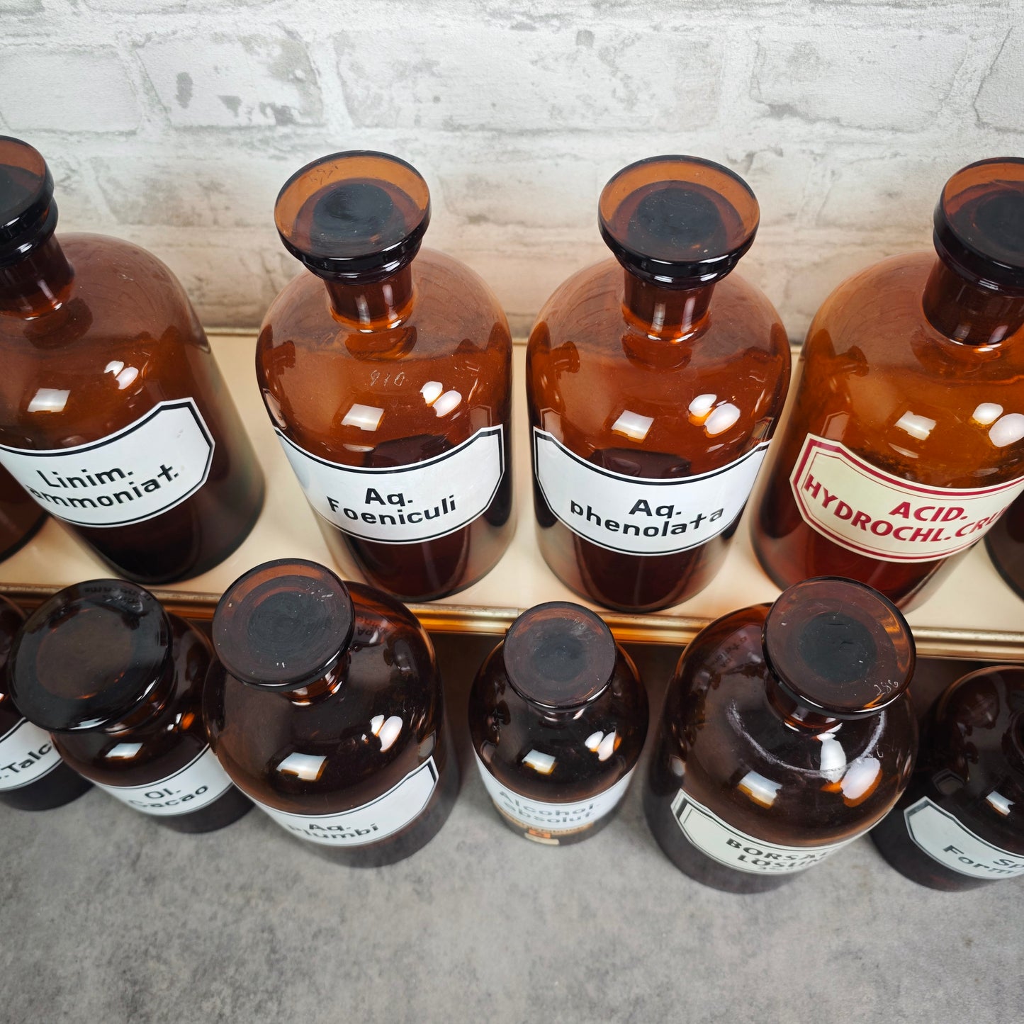 Sélection d'étiquettes émaillées pour flacons d'apothicaire, décoration de laboratoire vintage, flacons de médicaments, récipients de pharmacie, flacons médicinaux, potion, bouteille de sorcière