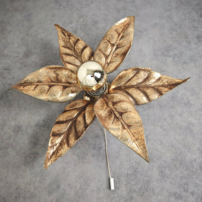 Applique murale vintage Massive 4963/01 lampe florale à feuilles d'or années 70 style Hollywood Regency feuilles en laiton belge