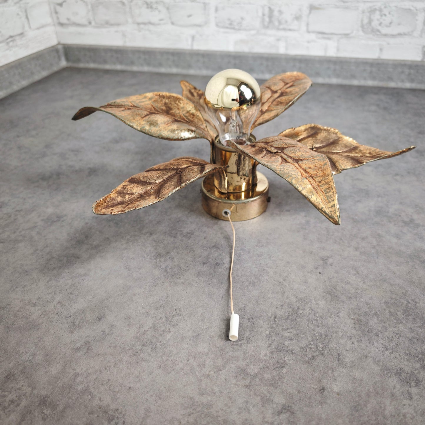 Applique murale vintage Massive 4963/01 lampe florale à feuilles d'or années 70 style Hollywood Regency feuilles en laiton belge