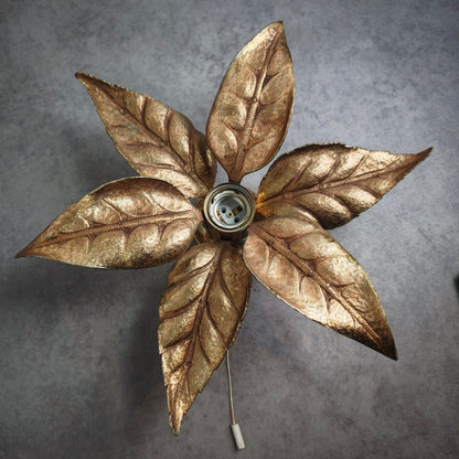 Applique murale vintage Massive 4963/01 lampe florale à feuilles d'or années 70 style Hollywood Regency feuilles en laiton belge