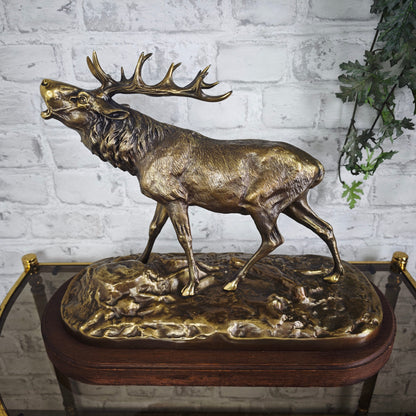 P.J. Mêne Bronzefigur Elch 1863 auf Holzsockel Tierbronze Jagdmotiv Skulptur Antik Dekoration Sammlerobjekt