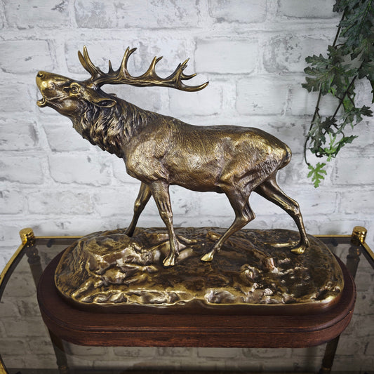 P.J. Mêne Bronzefigur Elch 1863 auf Holzsockel Tierbronze Jagdmotiv Skulptur Antik Dekoration Sammlerobjekt