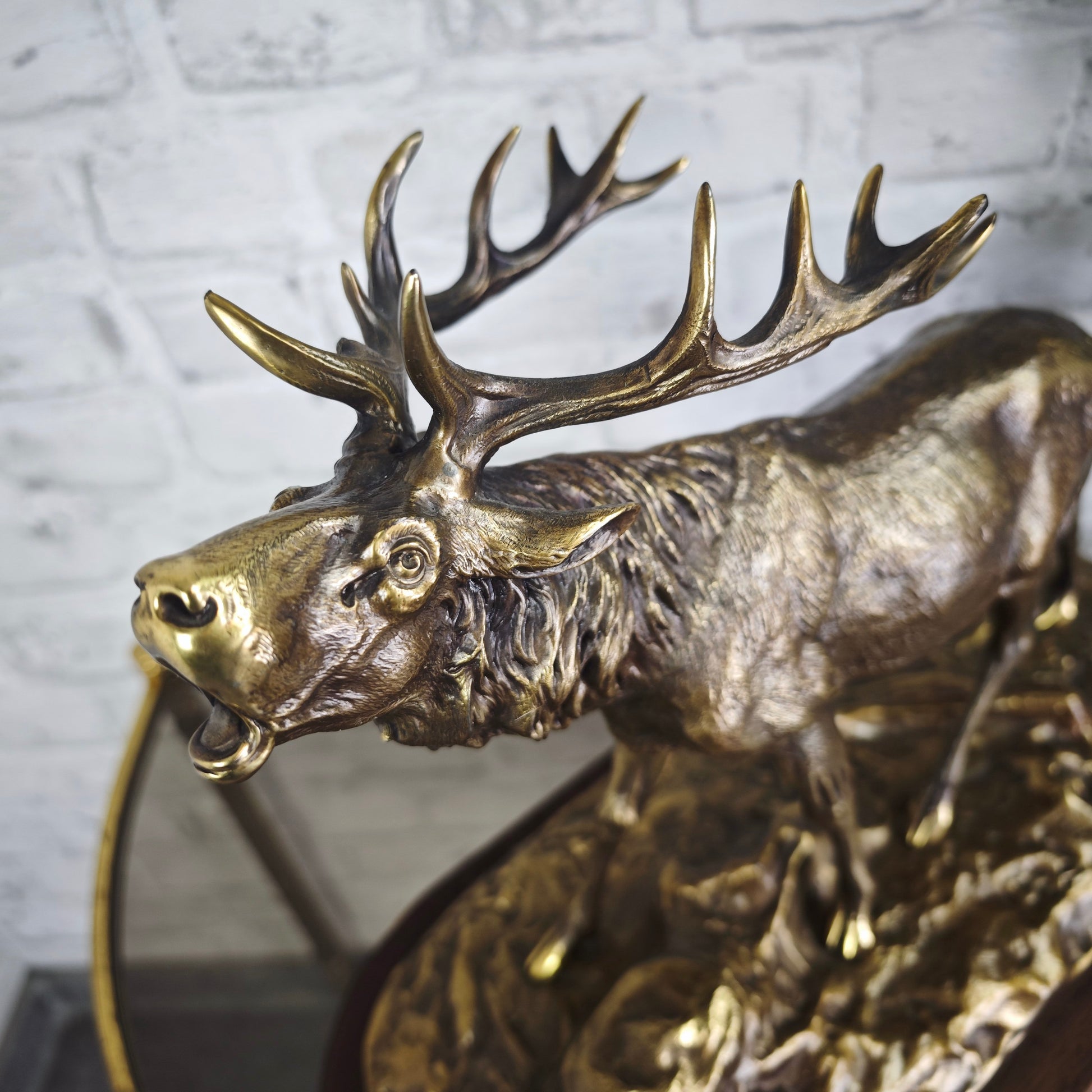 P.J. Mêne Bronzefigur Elch 1863 auf Holzsockel Tierbronze Jagdmotiv Skulptur Antik Dekoration Sammlerobjekt