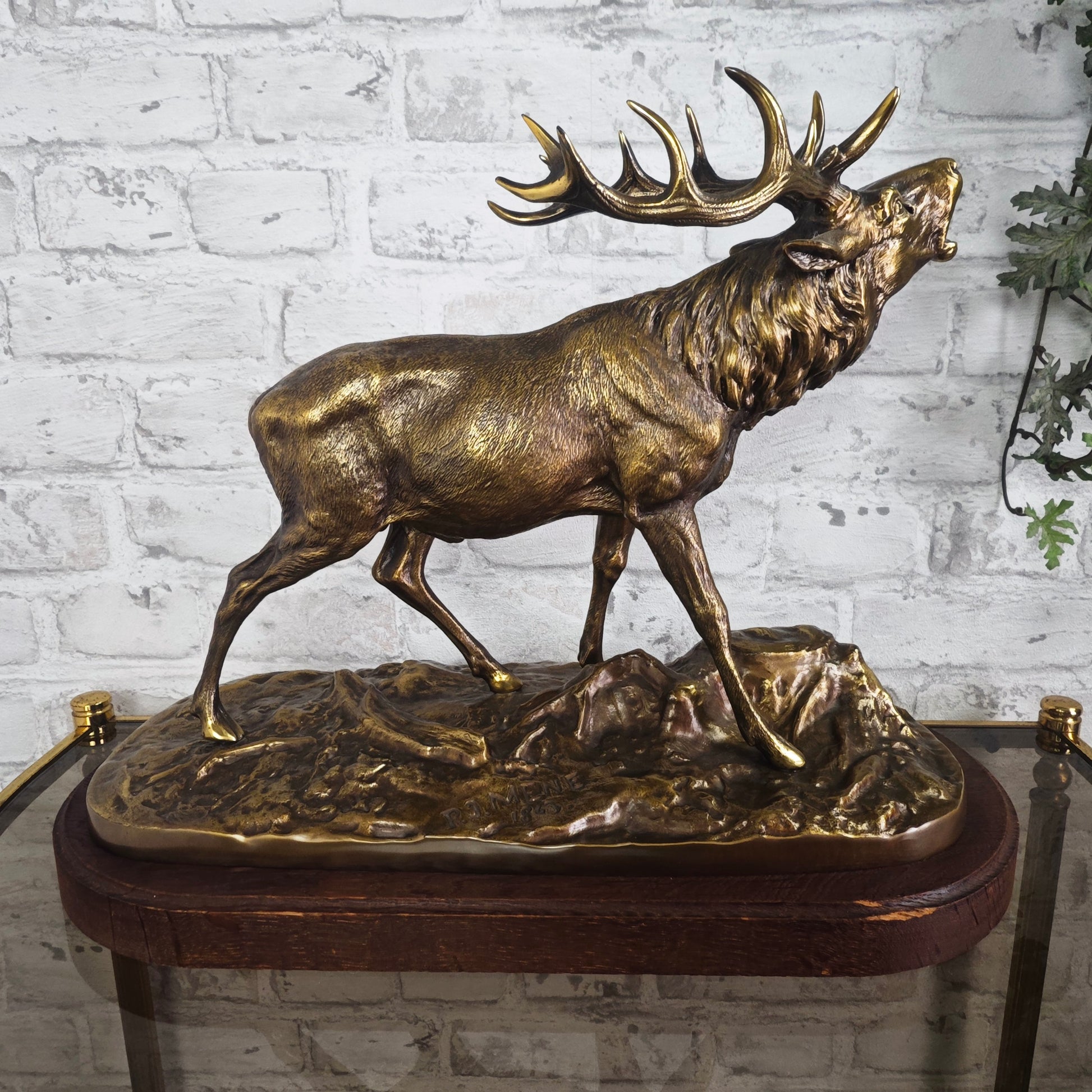 P.J. Mêne Bronzefigur Elch 1863 auf Holzsockel Tierbronze Jagdmotiv Skulptur Antik Dekoration Sammlerobjekt