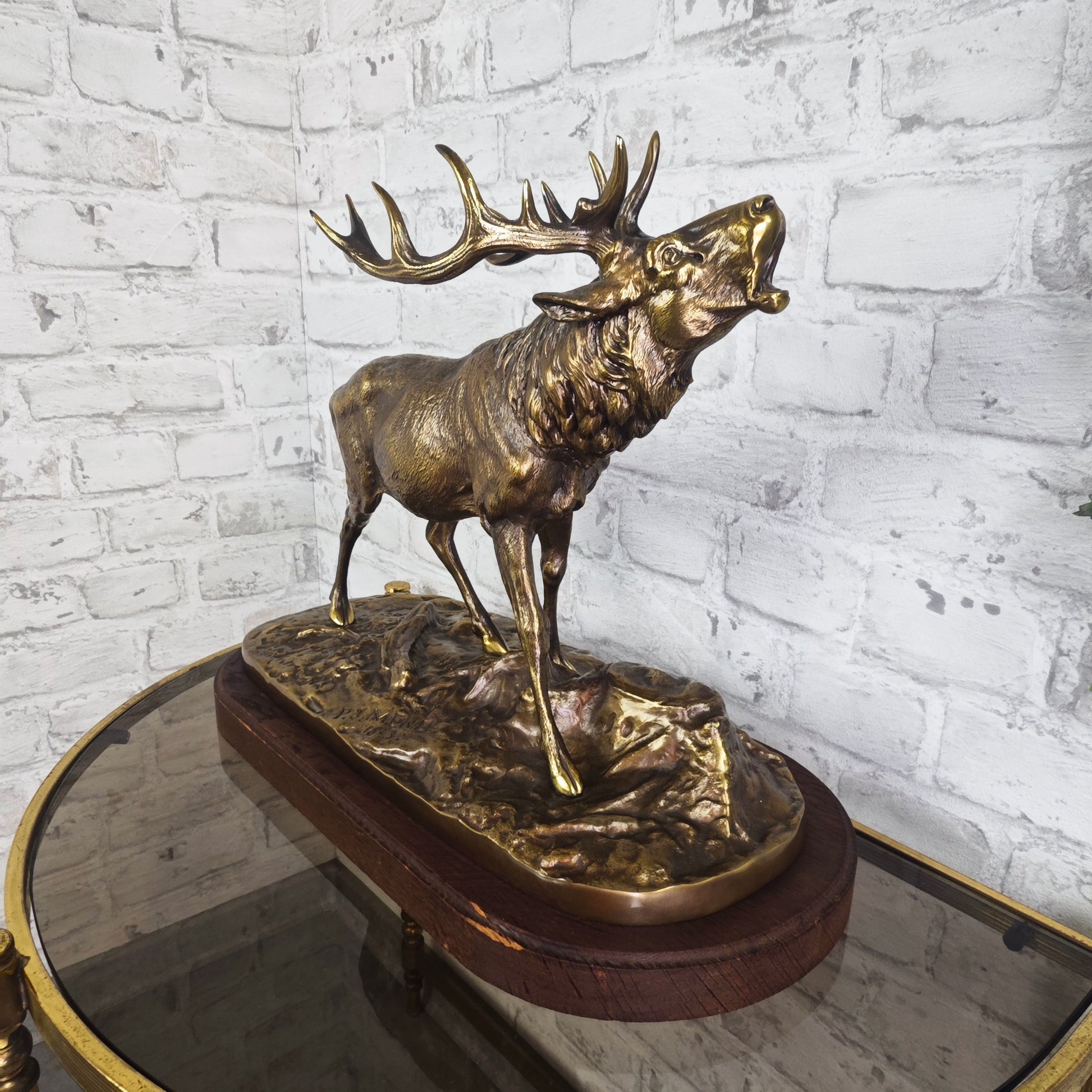 P.J. Mêne Bronzefigur Elch 1863 auf Holzsockel Tierbronze Jagdmotiv Skulptur Antik Dekoration Sammlerobjekt