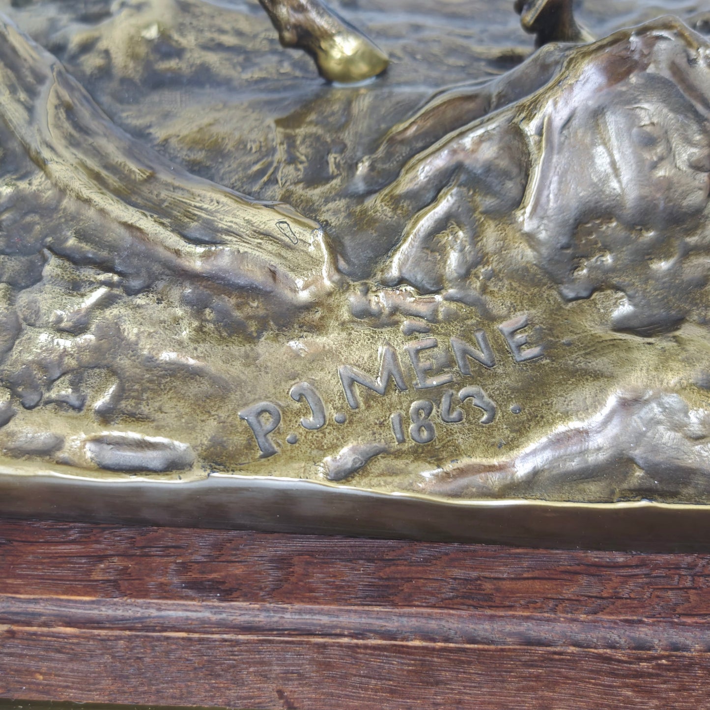 P.J. Mêne Bronzefigur Elch 1863 auf Holzsockel Tierbronze Jagdmotiv Skulptur Antik Dekoration Sammlerobjekt