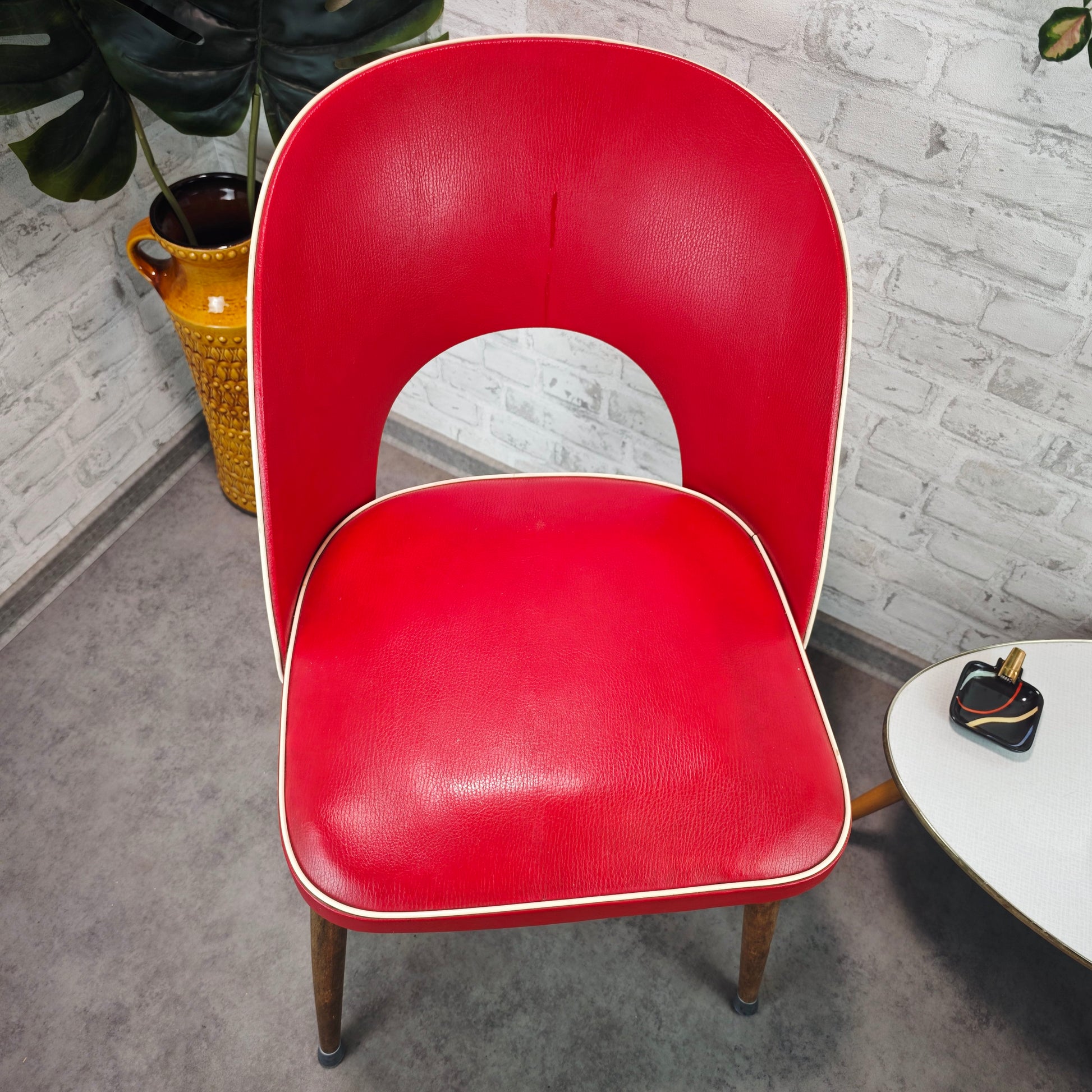 Midcentury Stuhl 50er Jahre rot Kunstleder Rockabilly Diner Atomic Age Vintage Retro Möbel Stuhl Holzbeine