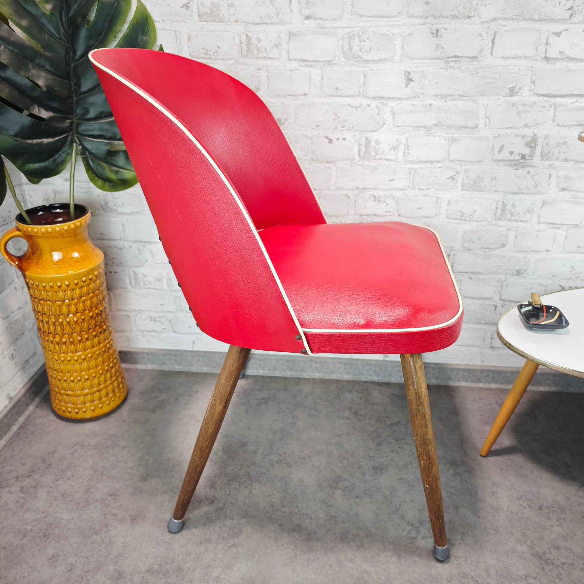 Midcentury Stuhl 50er Jahre rot Kunstleder Rockabilly Diner Atomic Age Vintage Retro Möbel Stuhl Holzbeine