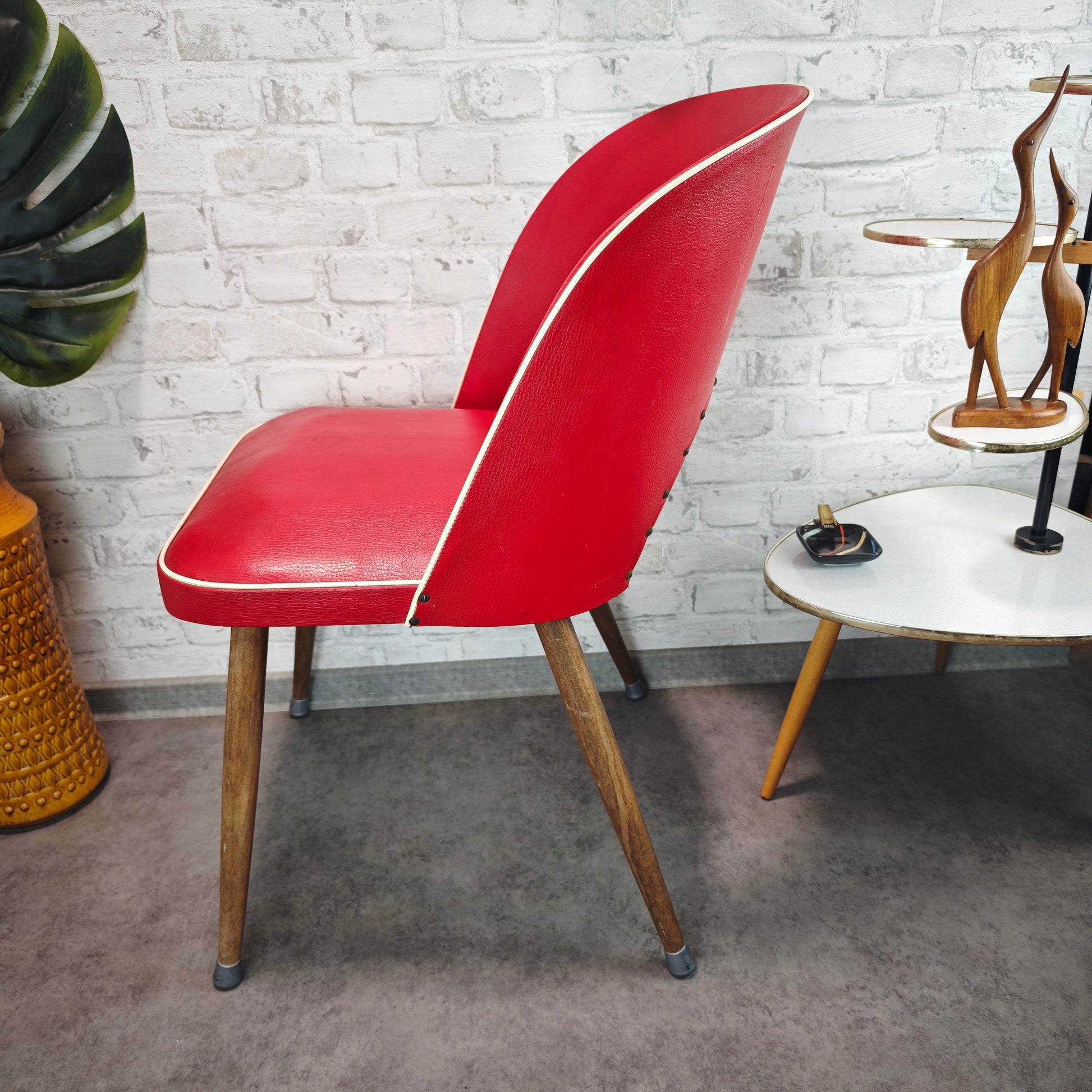 Midcentury Stuhl 50er Jahre rot Kunstleder Rockabilly Diner Atomic Age Vintage Retro Möbel Stuhl Holzbeine