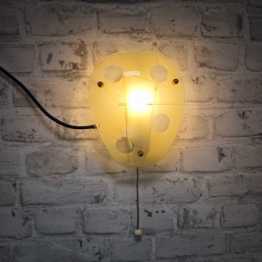 Wandlampe 50er Jahre Glas Messing Nierenform Midcentury Vintage Space Age mit Zugschalter