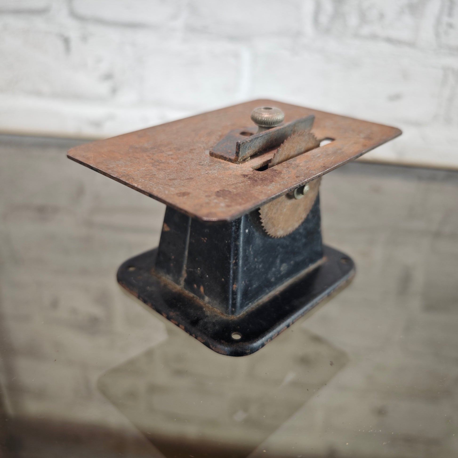 Antike Dampfmaschinen Kreissäge 1920er Zubehör aus Blech mit Zahnradantrieb frühes technisches Spielzeug Dampfspielzeug