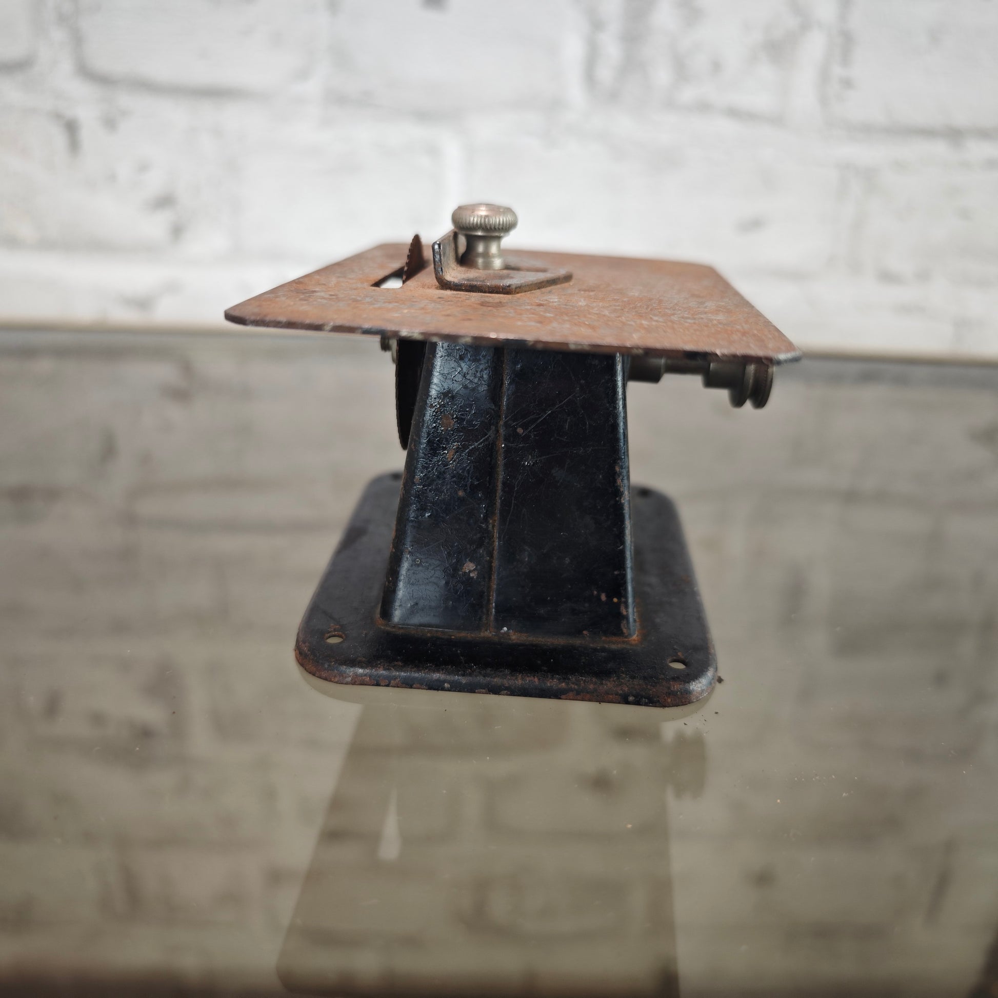 Antike Dampfmaschinen Kreissäge 1920er Zubehör aus Blech mit Zahnradantrieb frühes technisches Spielzeug Dampfspielzeug