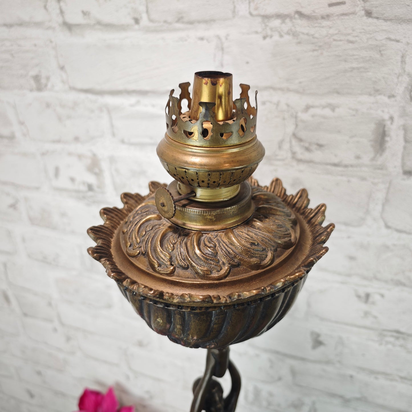 Petroleumlampe Bronze Figur Jugendstil Frau trägt Fackel Schale Royal Zanzara B.V.