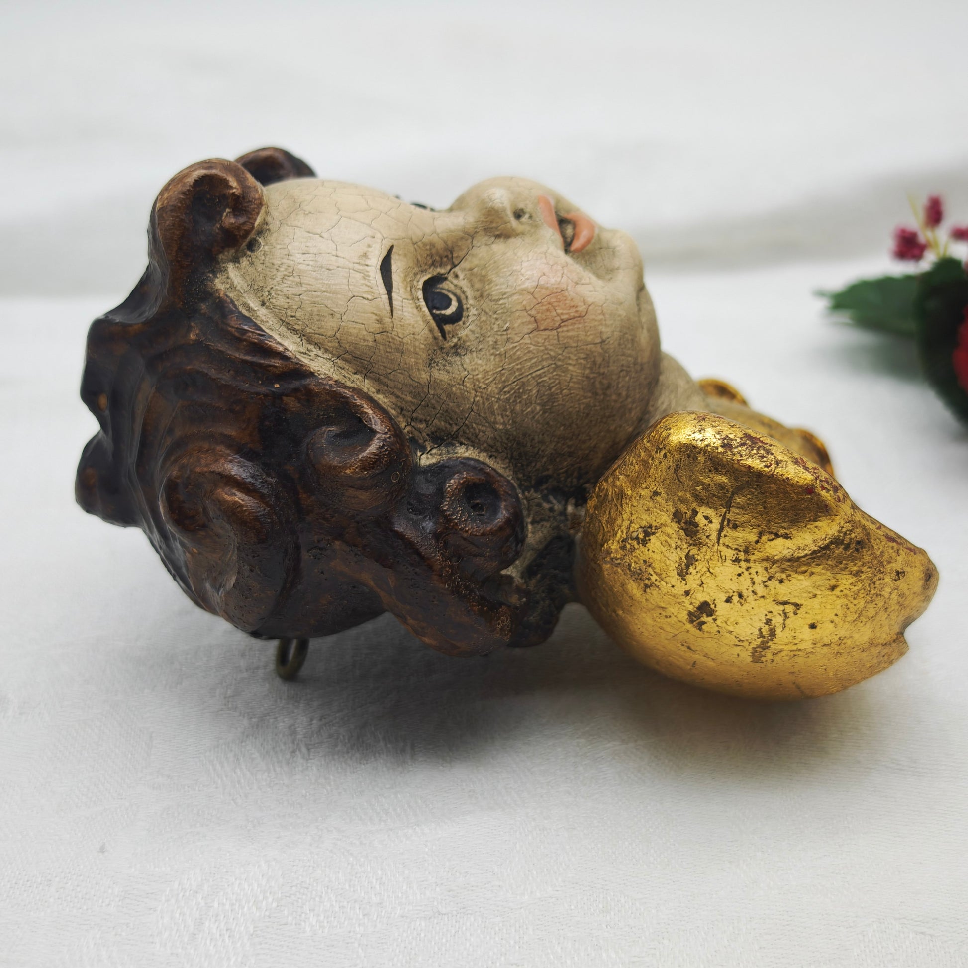 Antike Putte aus Holz vergoldet braun weiß Barock Engel Wandfigur Dekoration Vintage Wanddeko