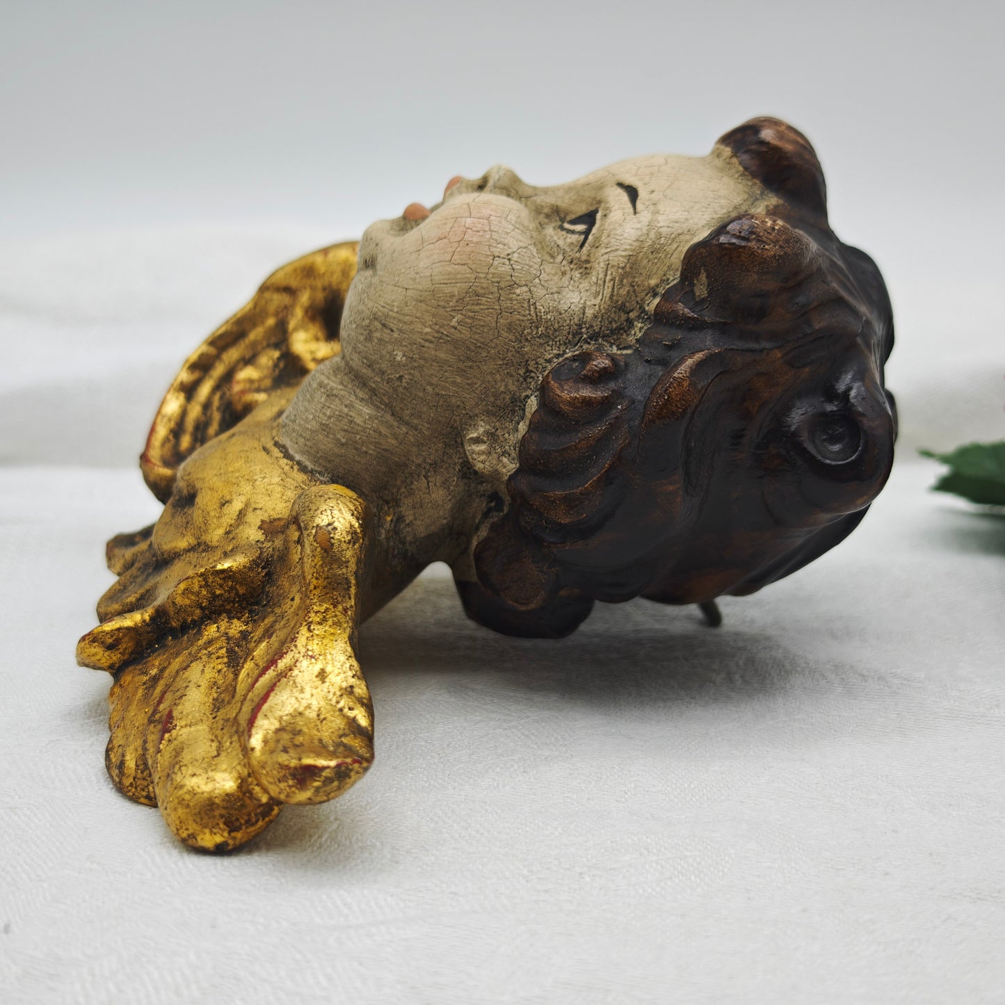 Antike Putte aus Holz vergoldet braun weiß Barock Engel Wandfigur Dekoration Vintage Wanddeko