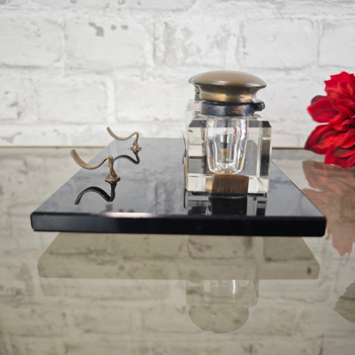 Schreibtischset Tintenfass Füllerhalter Glas Messing auf schwarzem Steinsockel Vintage Schreibgarnitur