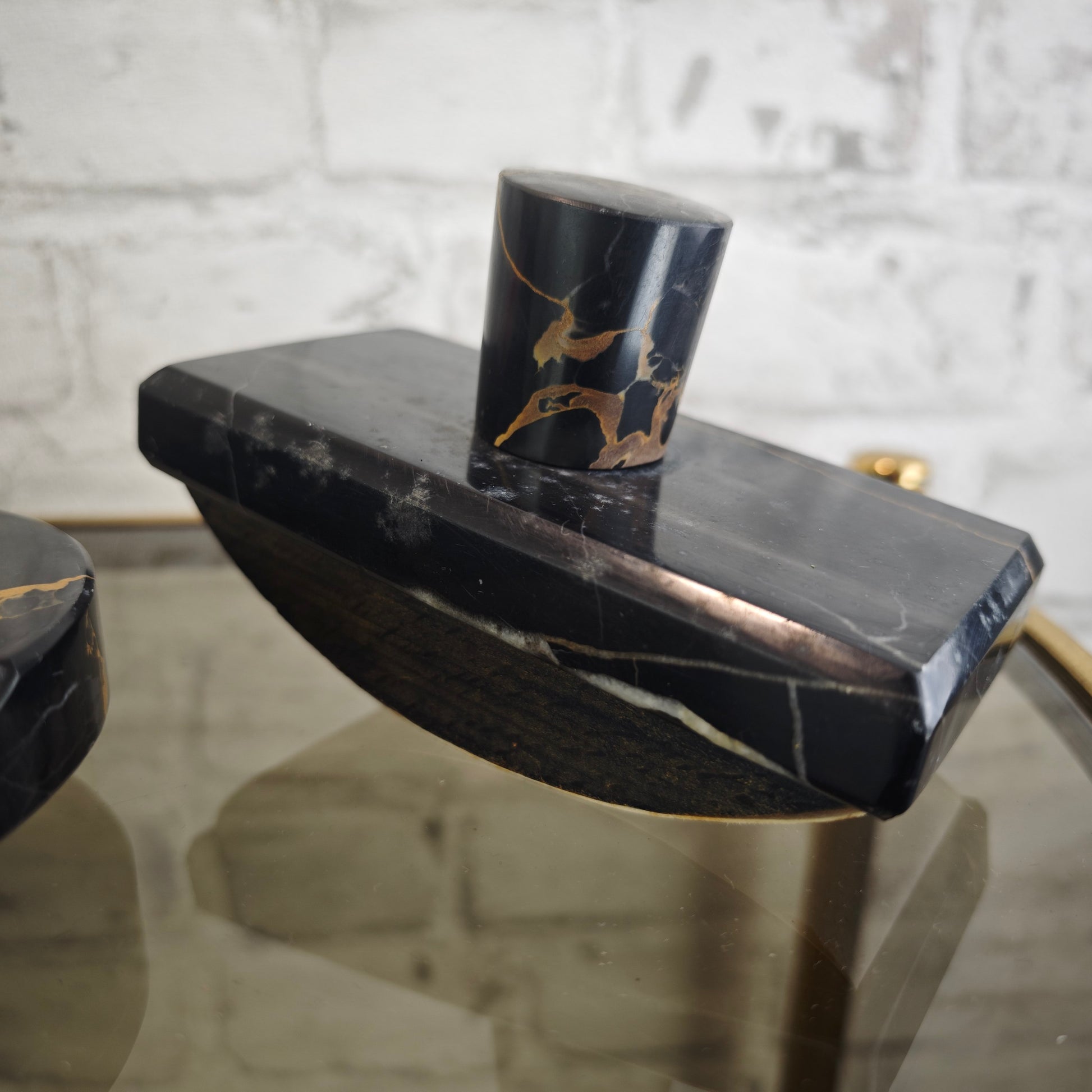 Art Deco Tintenfass Schreibtischset Marmor schwarz mit Löschwiege Glastintenfässer Vintage Schreibtischgarnitur