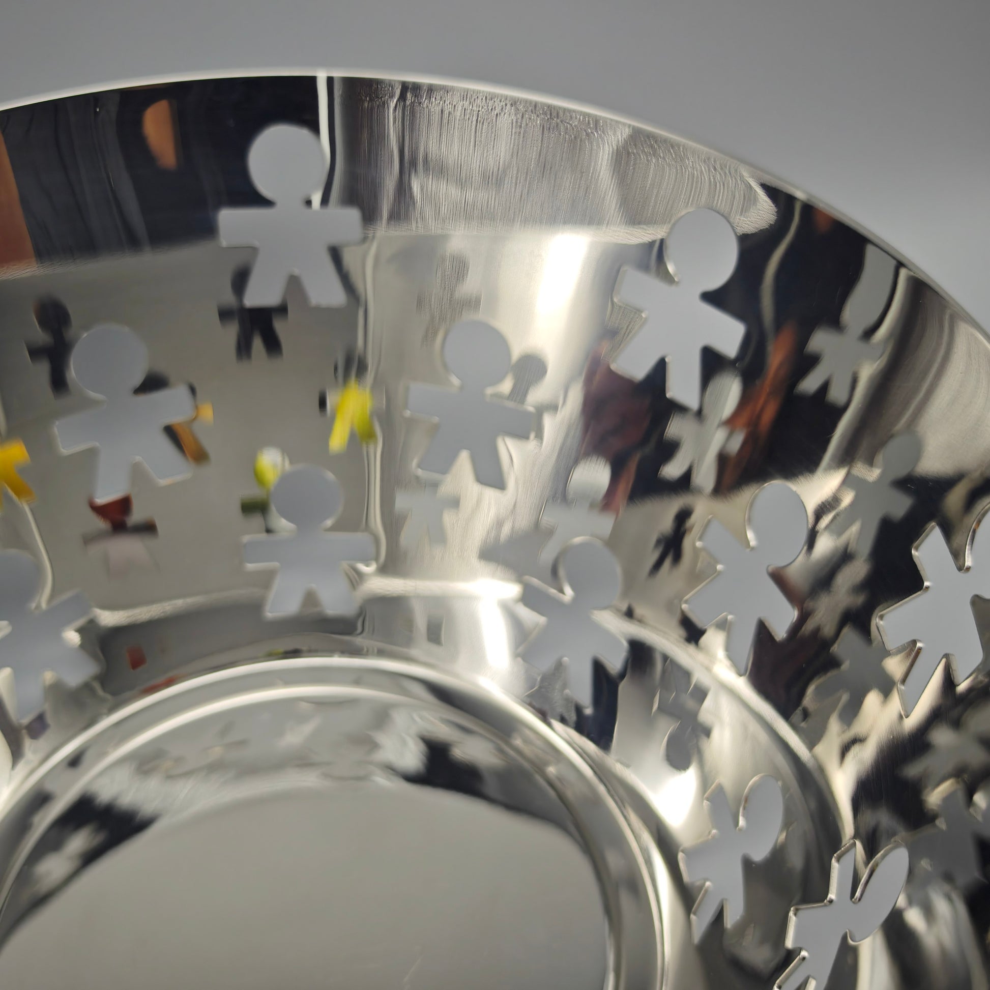 Alessi Girotondo Obstschale King Kong silber perforiert Edelstahl 23cm Vintage Design