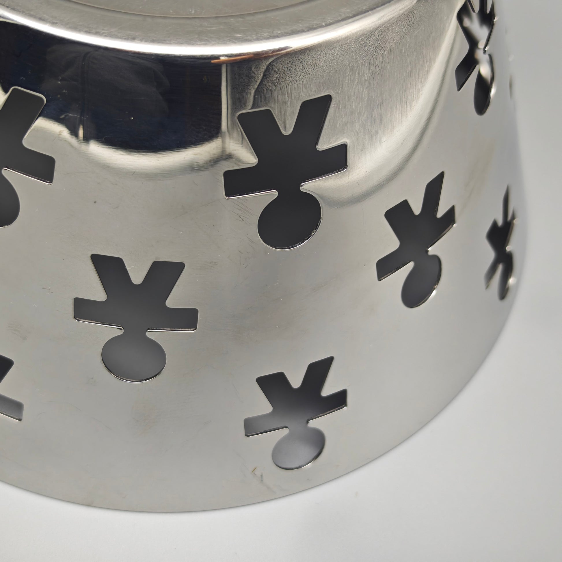 Alessi Girotondo Obstschale King Kong silber perforiert Edelstahl 23cm Vintage Design