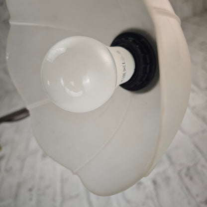 Jugendstil Tischlampe Casablanca West Germany Messing bronze höhenverstellbar mit mattem Glasschirm Blütenform ca 56 cm Vintage Lampe