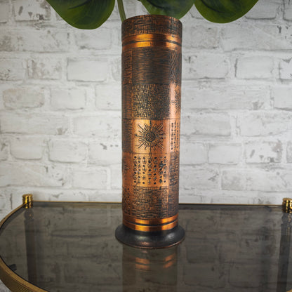 Massive Kupfervase 1960er Mid-Century Modern Relief Sonne Sterne 33,5 cm schwere Vase patiniert Vintage Dekovase